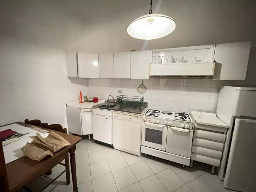 Immagine 17 di Palazzo in vendita  a Suzzara