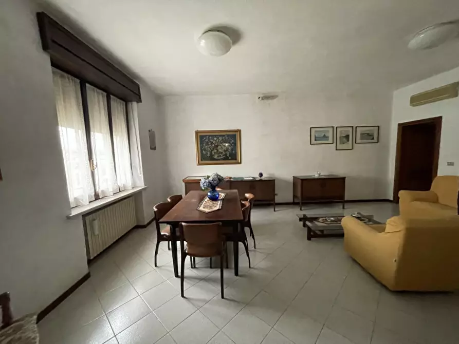 Immagine 20 di Palazzo in vendita  a Suzzara