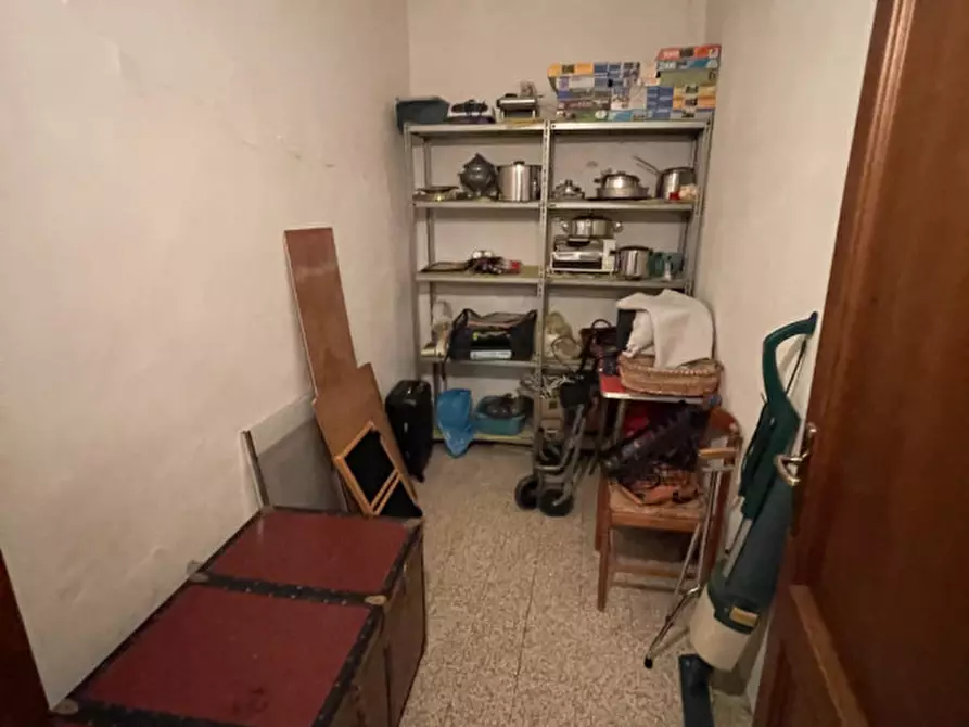 Immagine 21 di Palazzo in vendita  a Suzzara