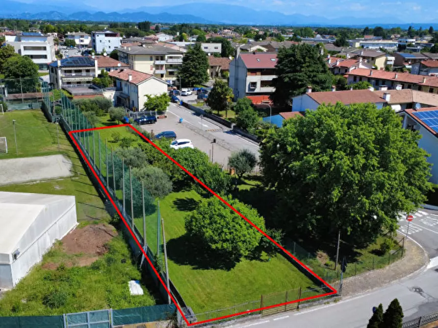 Immagine 2 di Terreno in vendita  in Via Capitello a Castelfranco Veneto