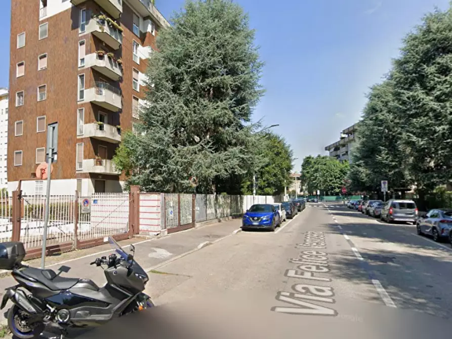 Immagine 1 di Garage in affitto  in via venosta, 32 a Milano