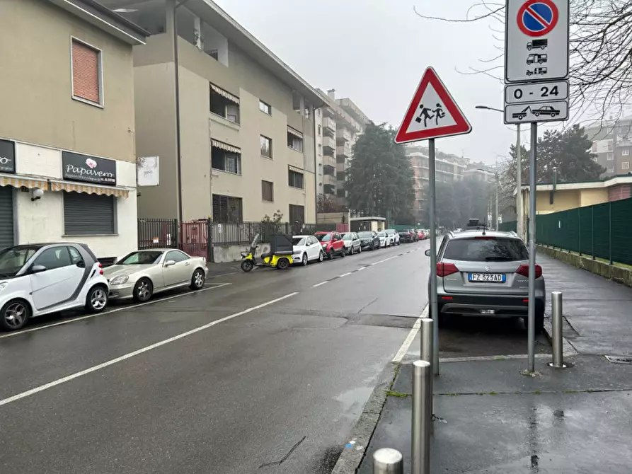 Immagine 3 di Garage in affitto  in via venosta, 32 a Milano