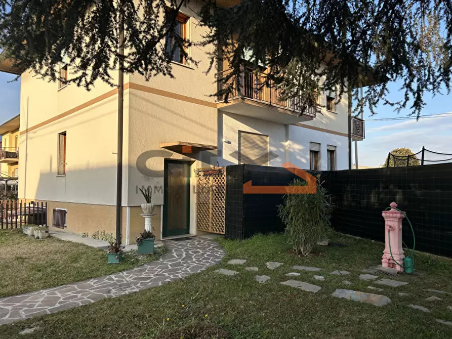 Immagine 1 di Casa bifamiliare in vendita  a Romano D'ezzelino