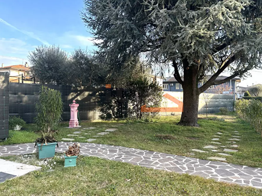 Immagine 15 di Casa bifamiliare in vendita  a Romano D'ezzelino