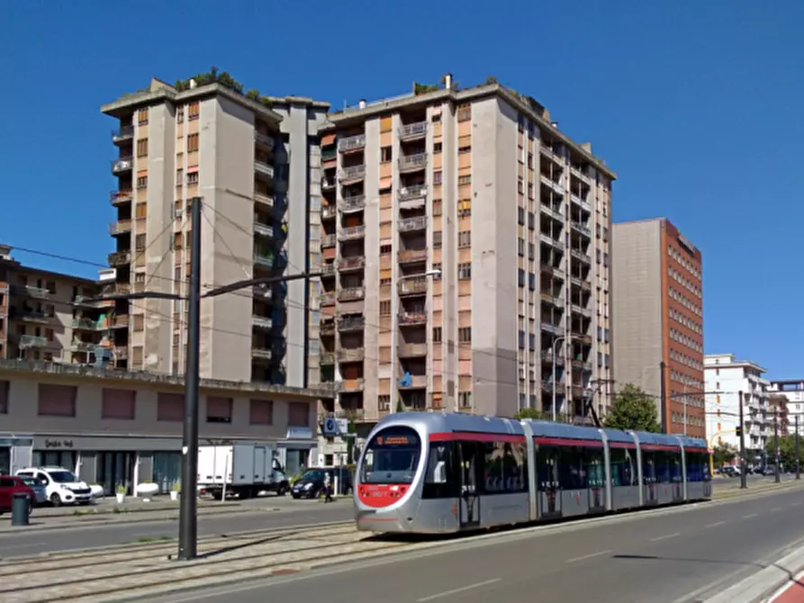 Immagine 1 di Negozio in affitto  in VIA DI NOVOLI a Firenze