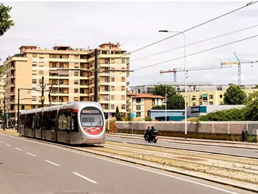 Immagine 2 di Negozio in affitto  in VIA DI NOVOLI a Firenze