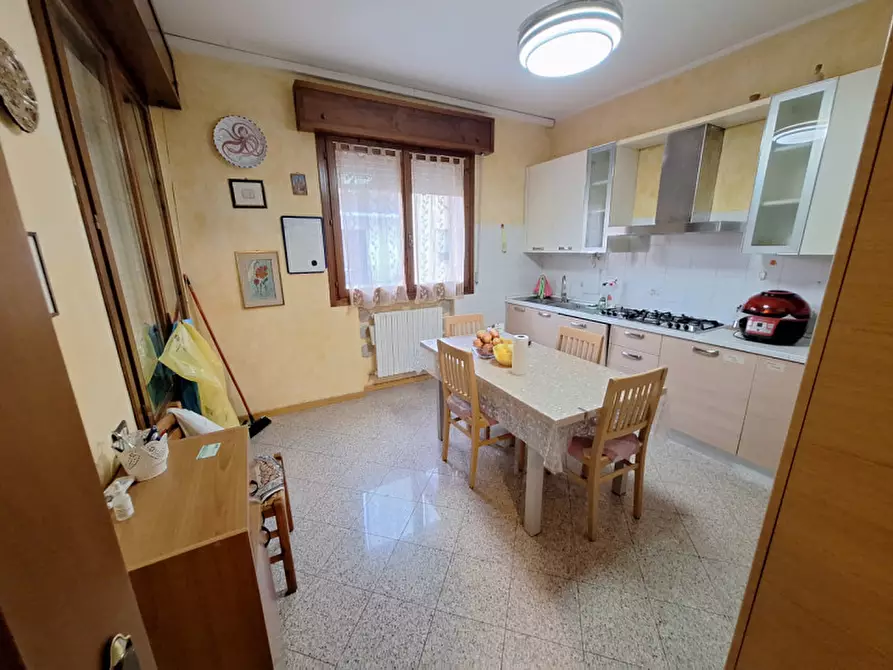 Immagine 2 di Camera in affitto  in via Pegli a Modena