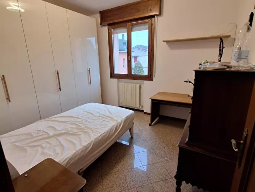 Immagine 8 di Camera in affitto  in via Pegli a Modena