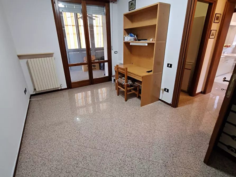 Immagine 11 di Camera in affitto  in via Pegli a Modena