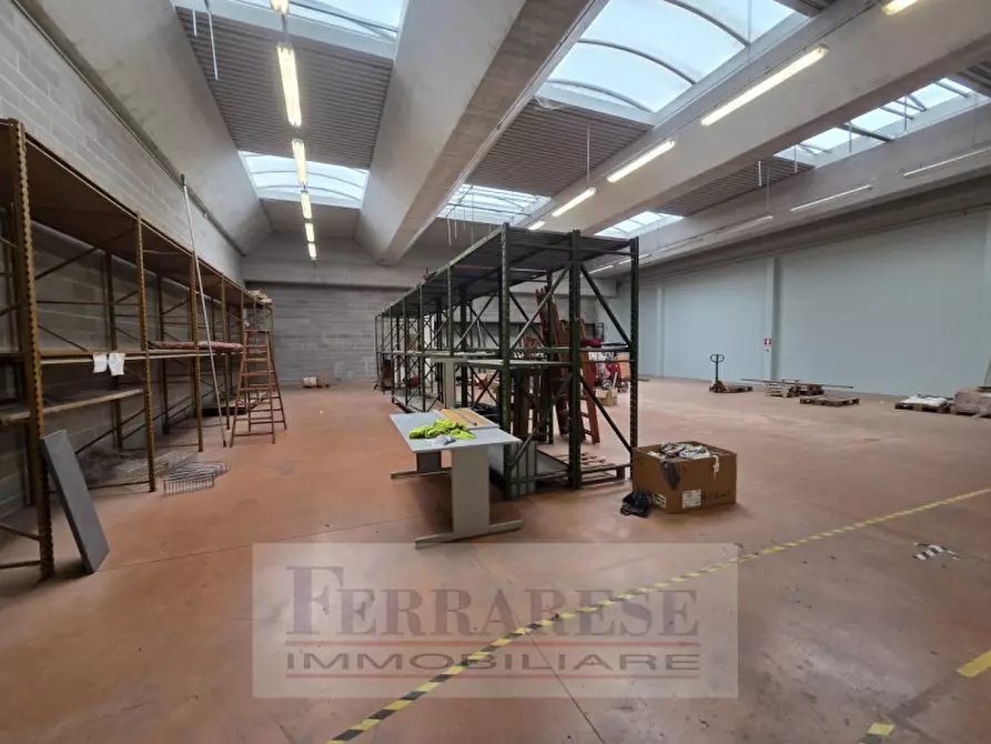 Immagine 1 di Magazzino in affitto  in via sesta strada a Padova