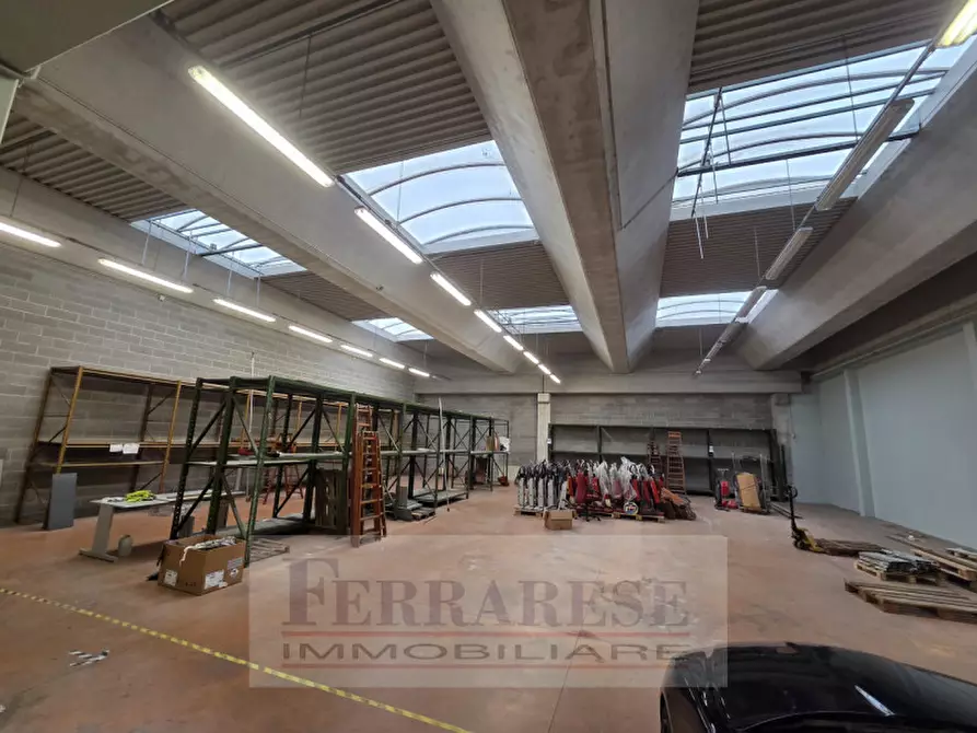 Immagine 2 di Magazzino in affitto  in via sesta strada a Padova