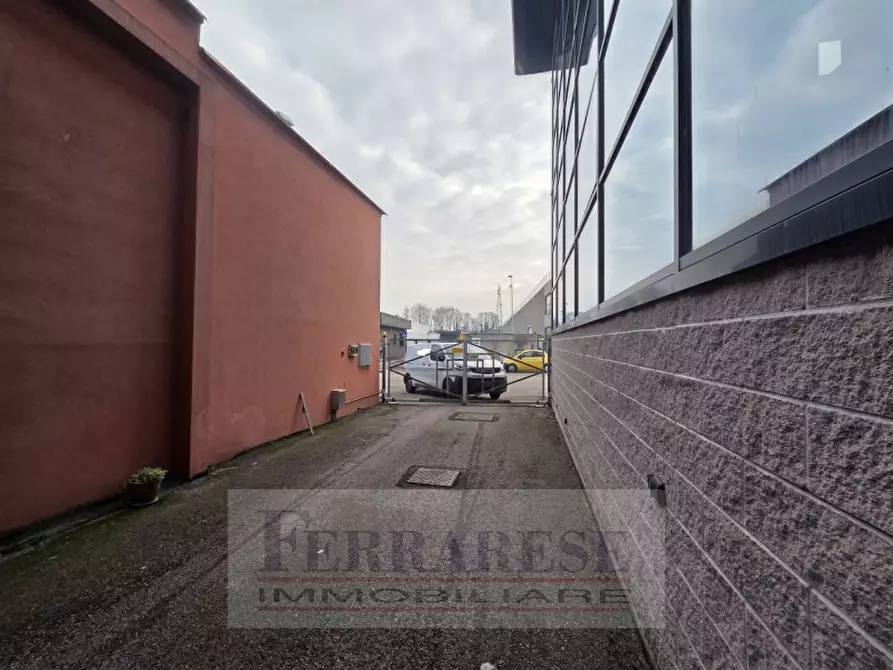 Immagine 5 di Magazzino in affitto  in via sesta strada a Padova