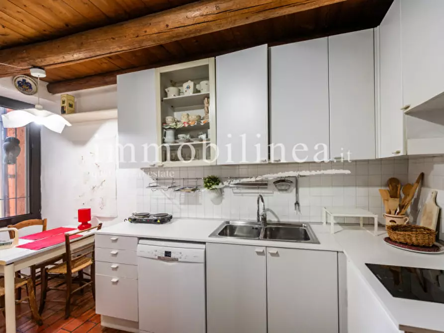 Immagine 5 di Palazzo in vendita  in Via Porta San Zeno a Lazise