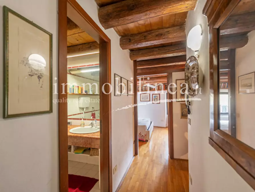 Immagine 15 di Palazzo in vendita  in Via Porta San Zeno a Lazise