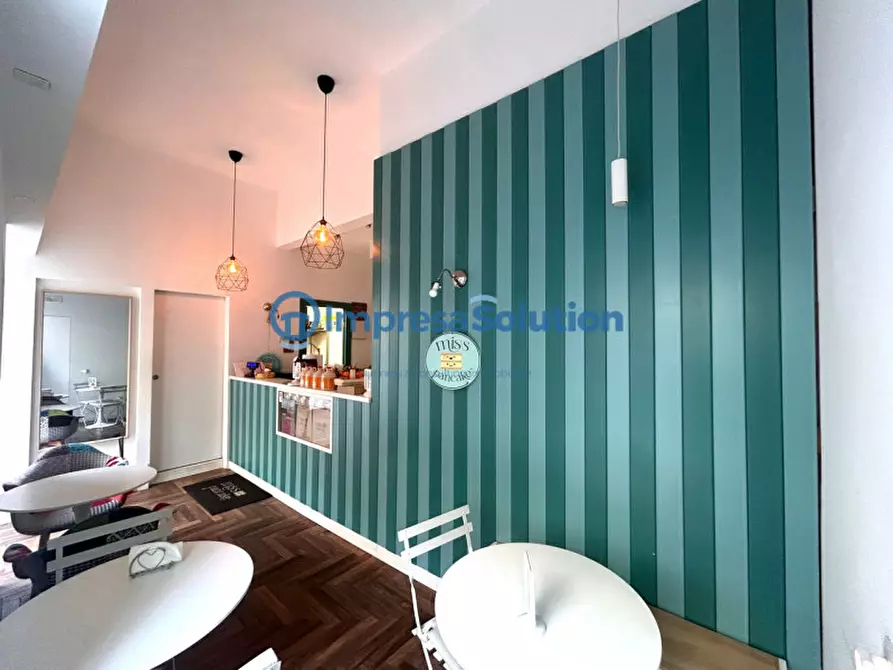 Immagine 4 di Attività commerciale in affitto  in Via Giovanni Merliani a Napoli