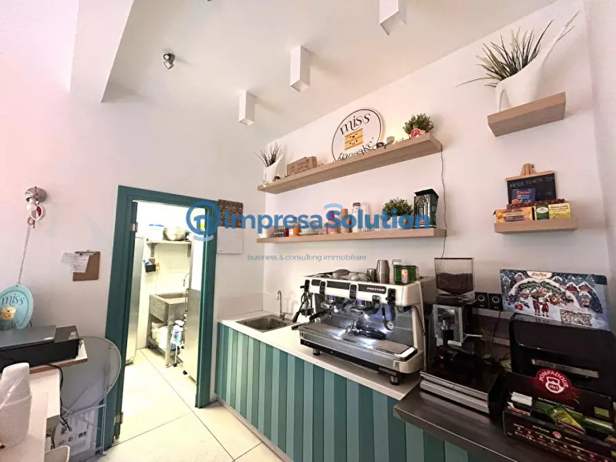 Immagine 9 di Attività commerciale in affitto  in Via Giovanni Merliani a Napoli