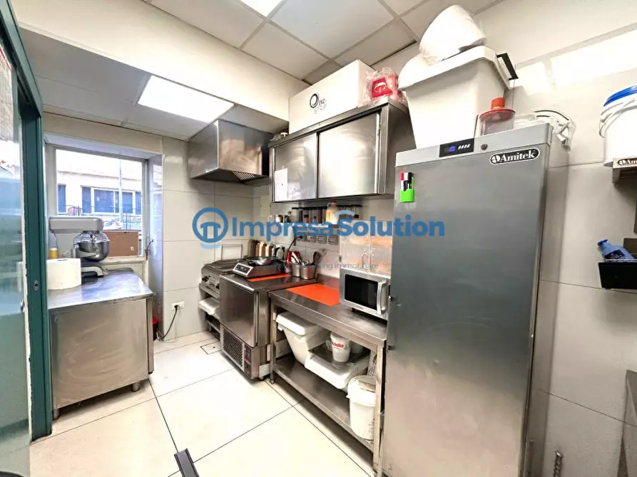 Immagine 12 di Attività commerciale in affitto  in Via Giovanni Merliani a Napoli