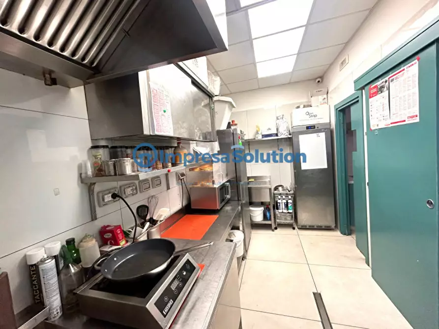 Immagine 16 di Attività commerciale in affitto  in Via Giovanni Merliani a Napoli