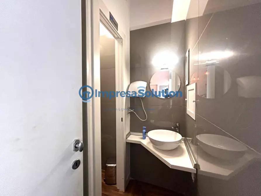 Immagine 17 di Attività commerciale in affitto  in Via Giovanni Merliani a Napoli