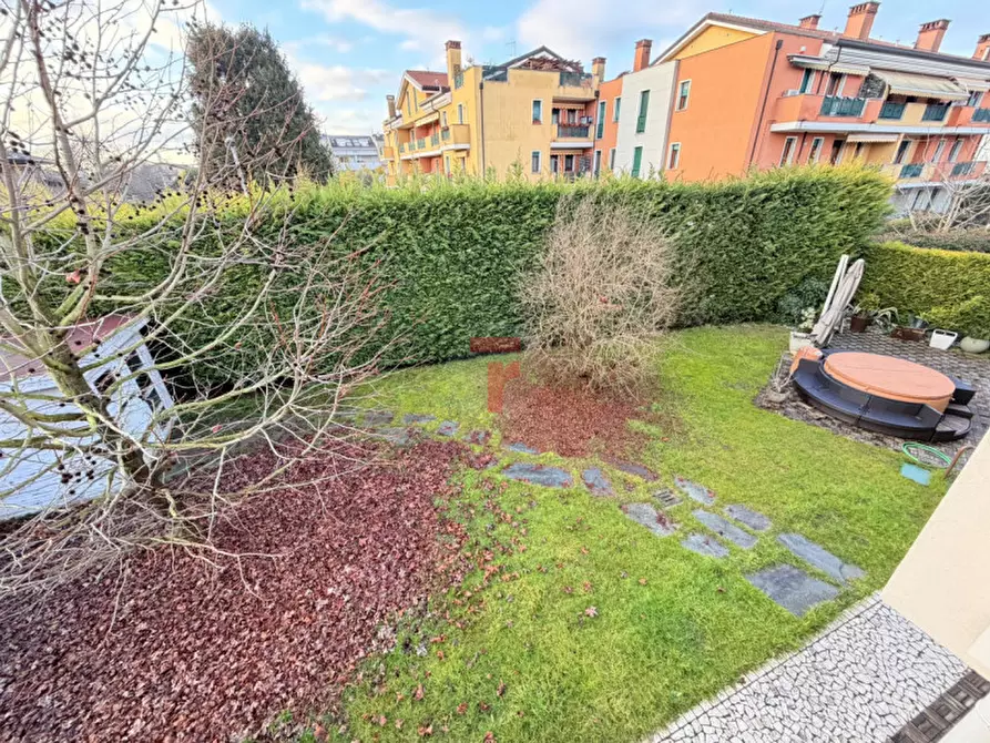Immagine 25 di Casa trifamiliare in vendita  in Via Normandia a Padova