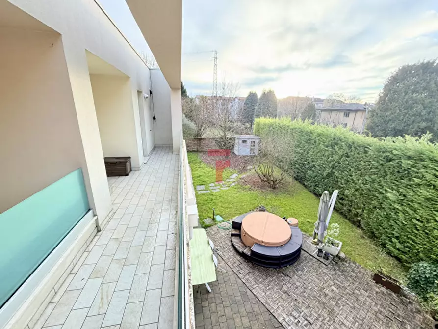 Immagine 27 di Casa trifamiliare in vendita  in Via Normandia a Padova