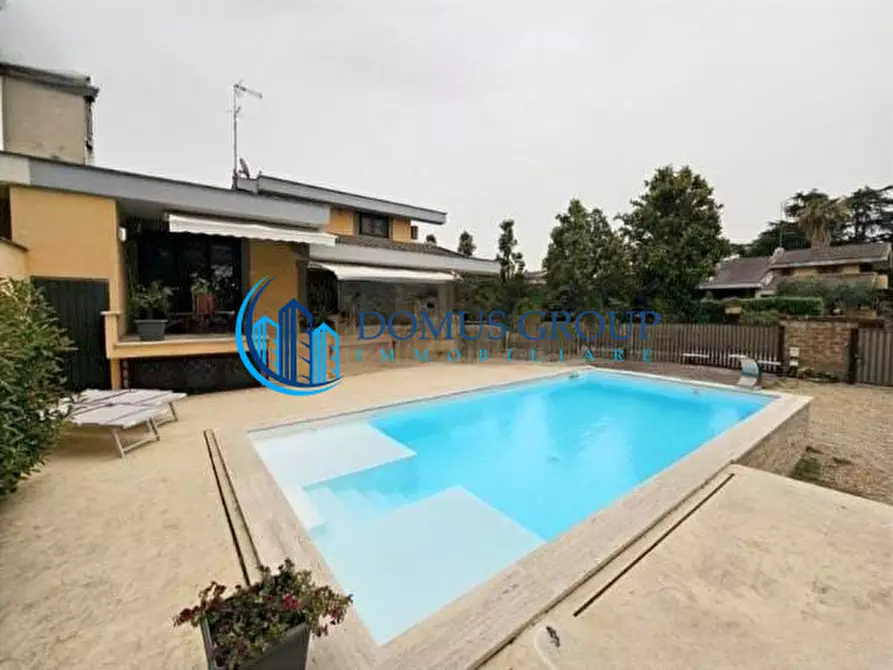 Immagine 1 di Villa in vendita  in Via Fratelli Maristi a Roma