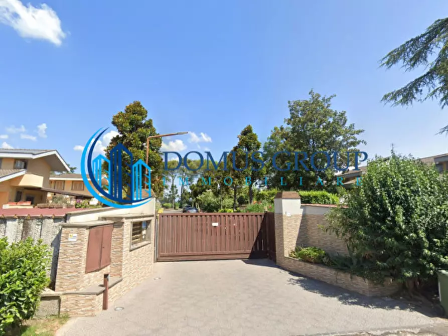 Immagine 3 di Villa in vendita  in Via Fratelli Maristi a Roma