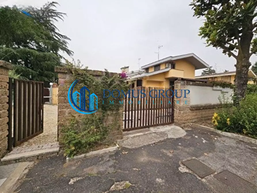 Immagine 5 di Villa in vendita  in Via Fratelli Maristi a Roma