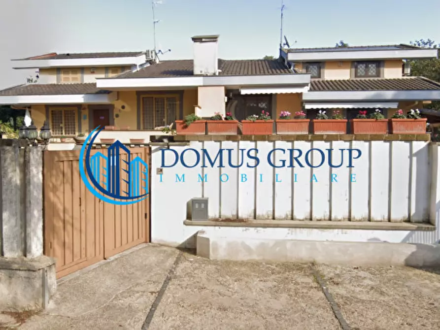 Immagine 28 di Villa in vendita  in Via Fratelli Maristi a Roma