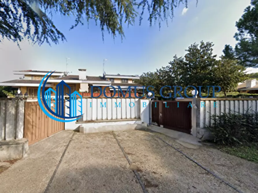 Immagine 29 di Villa in vendita  in Via Fratelli Maristi a Roma