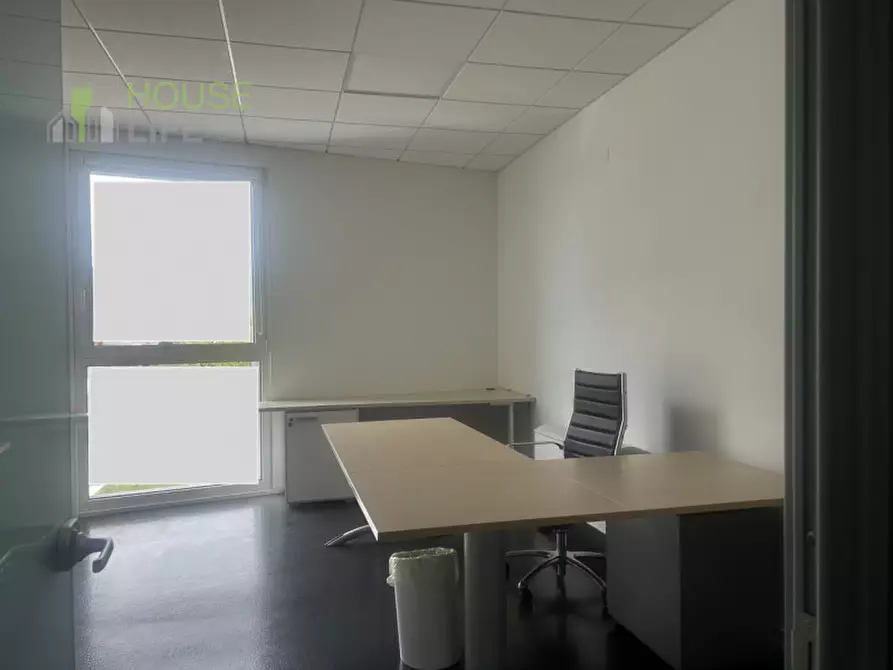 Immagine 2 di Ufficio in affitto  in Viale dell'industria a Schio