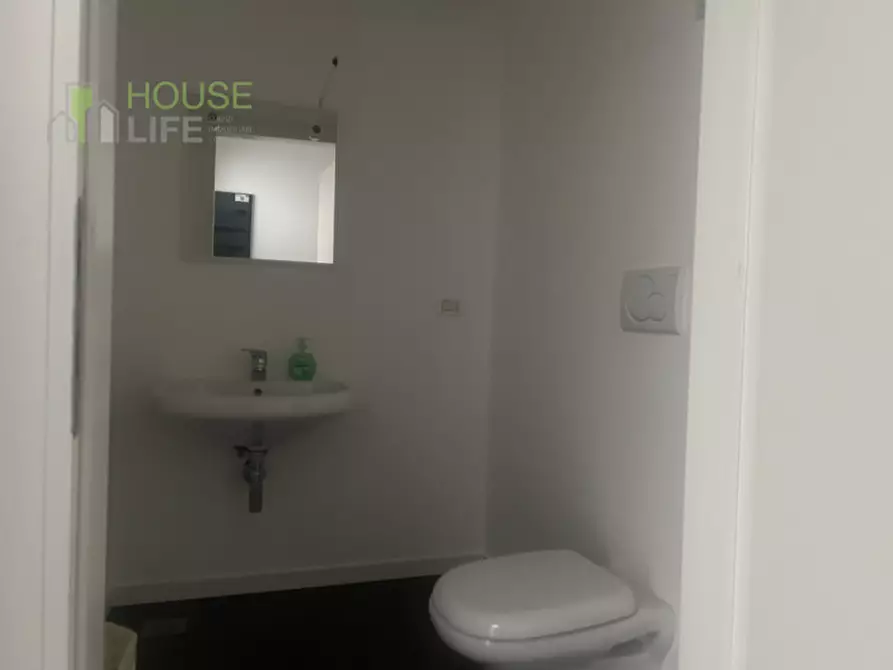 Immagine 9 di Ufficio in affitto  in Viale dell'industria a Schio