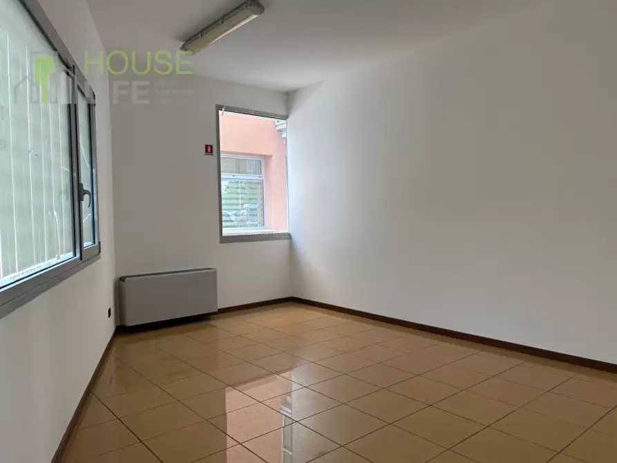 Immagine 2 di Negozio in affitto  in Via dei Boldù a Schio