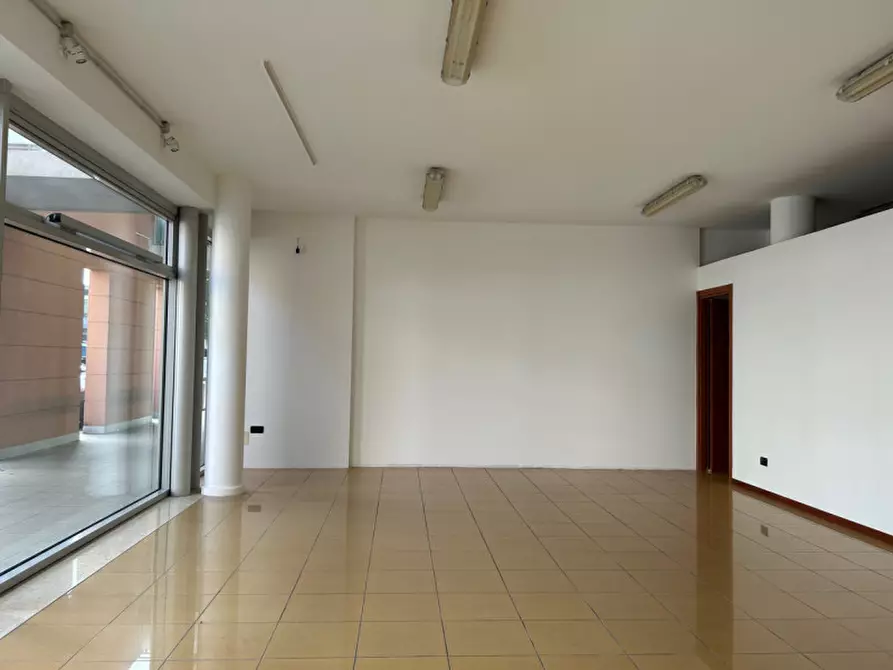Immagine 5 di Negozio in affitto  in Via dei Boldù a Schio