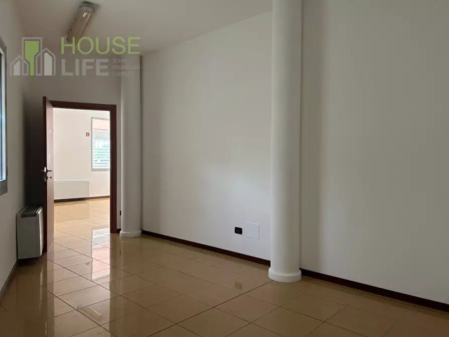 Immagine 7 di Negozio in affitto  in Via dei Boldù a Schio