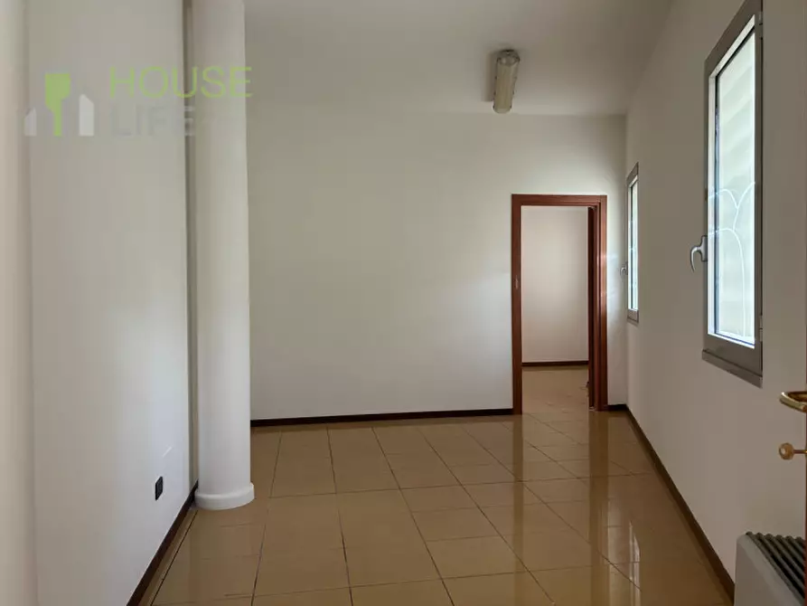 Immagine 8 di Negozio in affitto  in Via dei Boldù a Schio