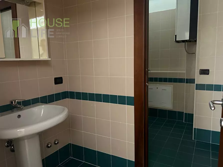 Immagine 9 di Negozio in affitto  in Via dei Boldù a Schio