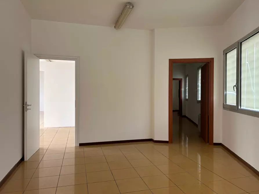 Immagine 16 di Negozio in affitto  in Via dei Boldù a Schio