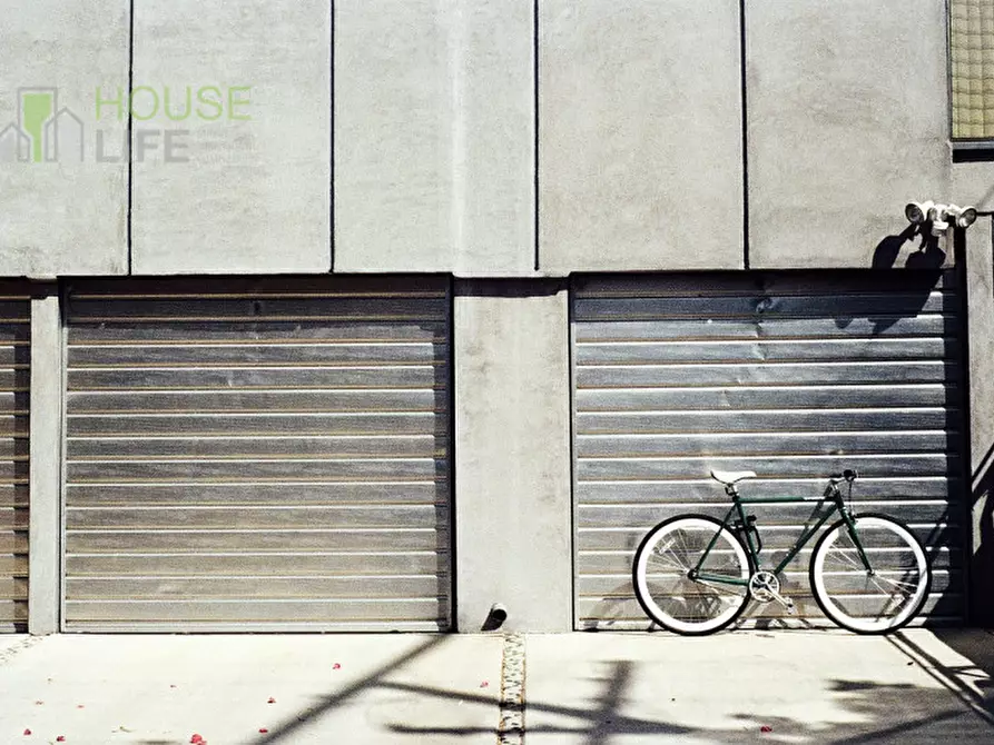 Immagine 5 di Garage in vendita  in Via Pasubio a Schio