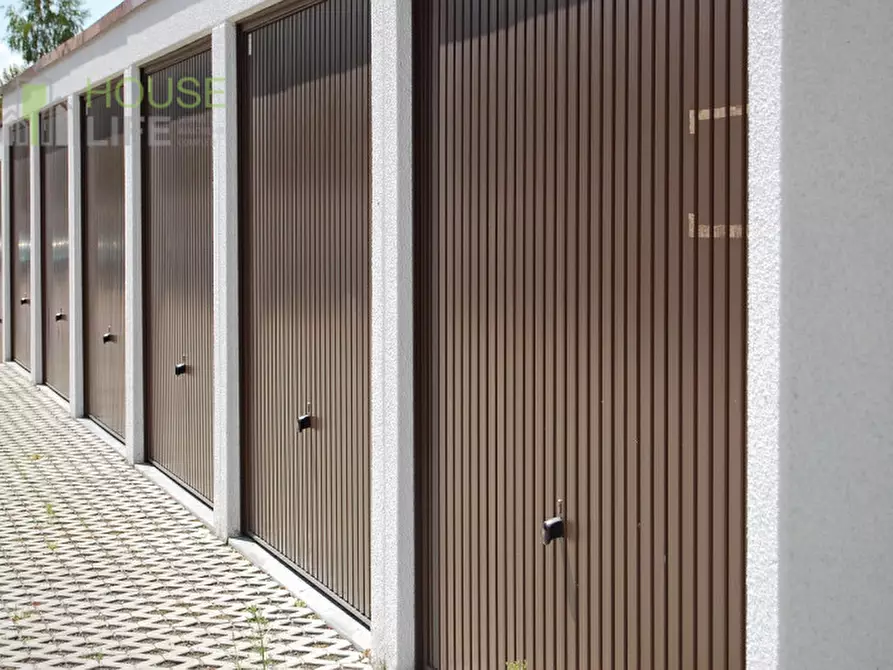 Immagine 7 di Garage in vendita  in Via Pasubio a Schio