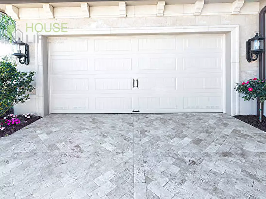 Immagine 11 di Garage in vendita  in Via Pasubio a Schio