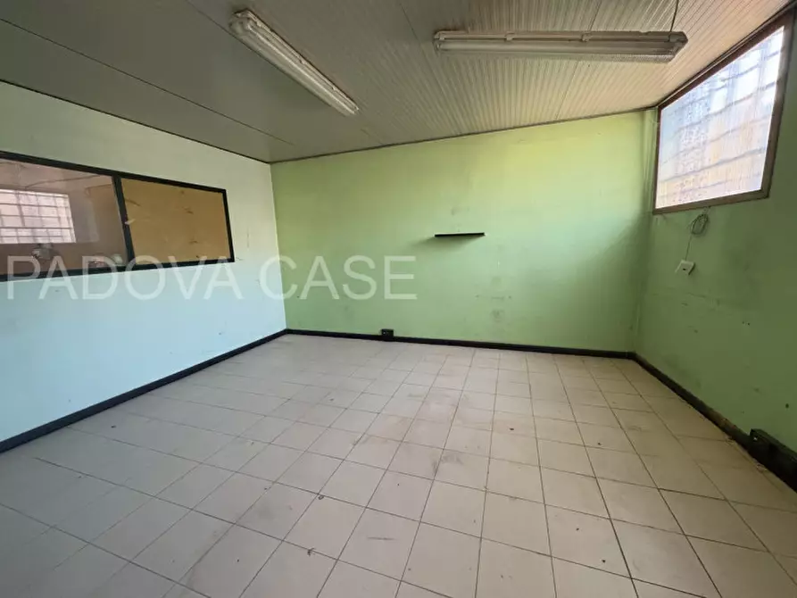 Immagine 6 di Laboratorio in vendita  in Via Belfiore a Padova