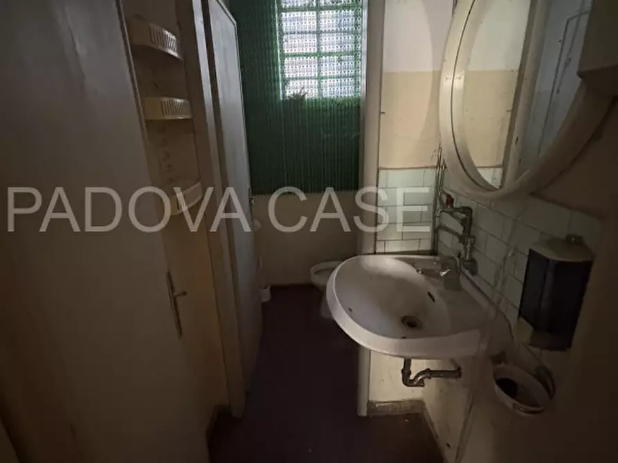 Immagine 9 di Laboratorio in vendita  in Via Belfiore a Padova
