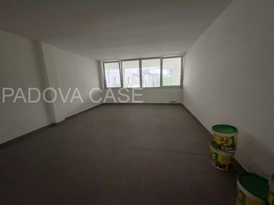Immagine 2 di Magazzino in vendita  in via medici a Padova