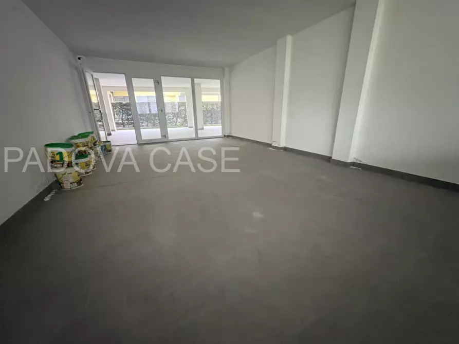 Immagine 4 di Magazzino in vendita  in via medici a Padova