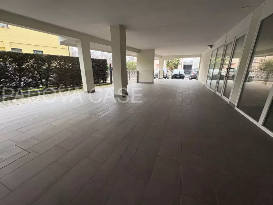 Immagine 5 di Magazzino in vendita  in via medici a Padova
