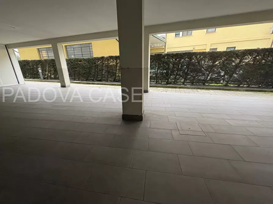 Immagine 6 di Magazzino in vendita  in via medici a Padova