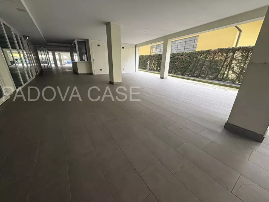 Immagine 7 di Magazzino in vendita  in via medici a Padova