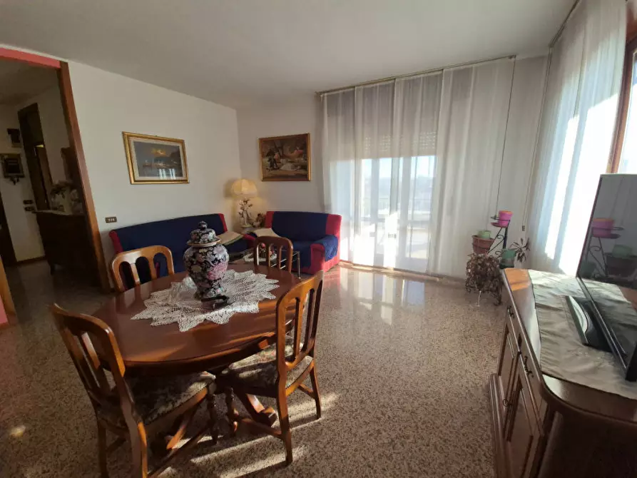 Immagine 4 di Appartamento in vendita  in Via Brigate Alpine a Villafranca Di Verona