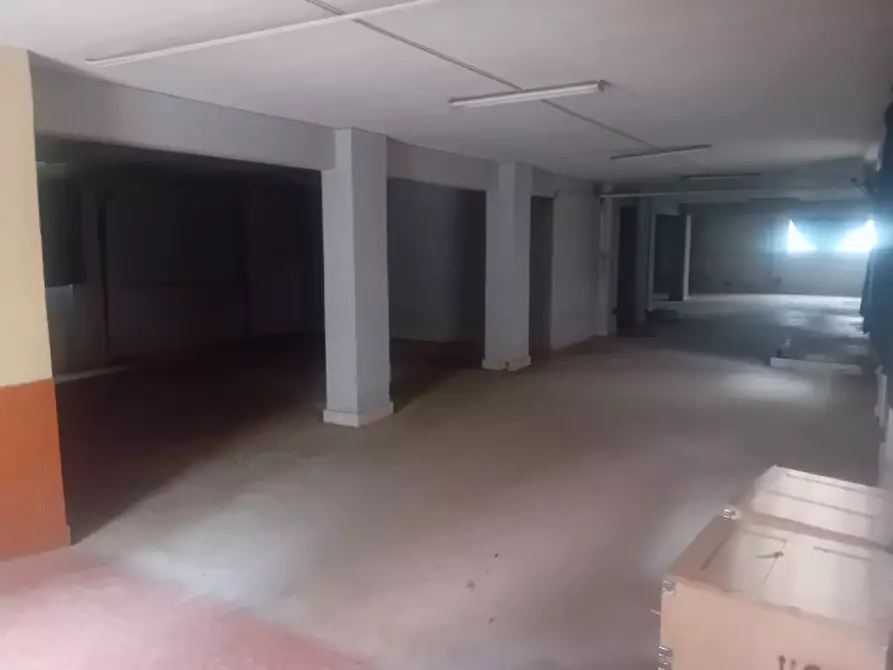Immagine 3 di Magazzino in vendita  in Via Mattia Limongelli, 17 a Salerno